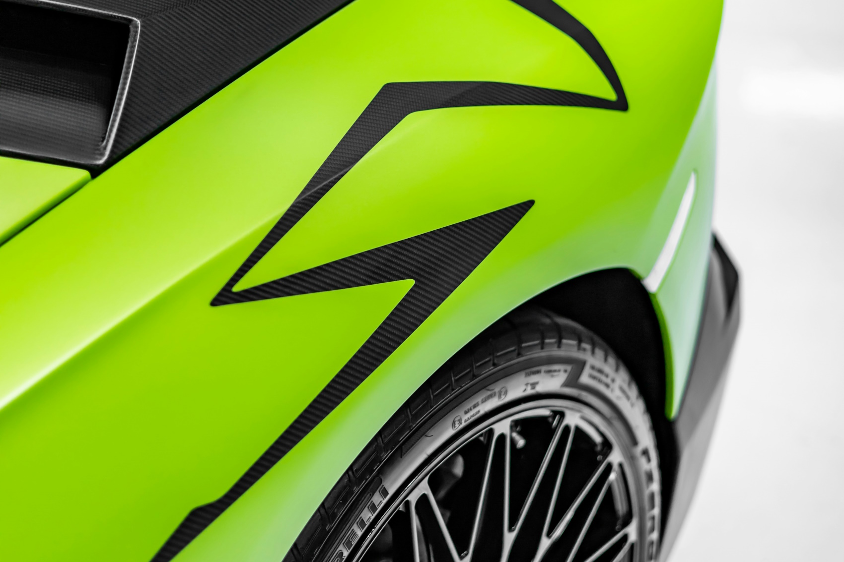 
								Lamborghini Aventador full									